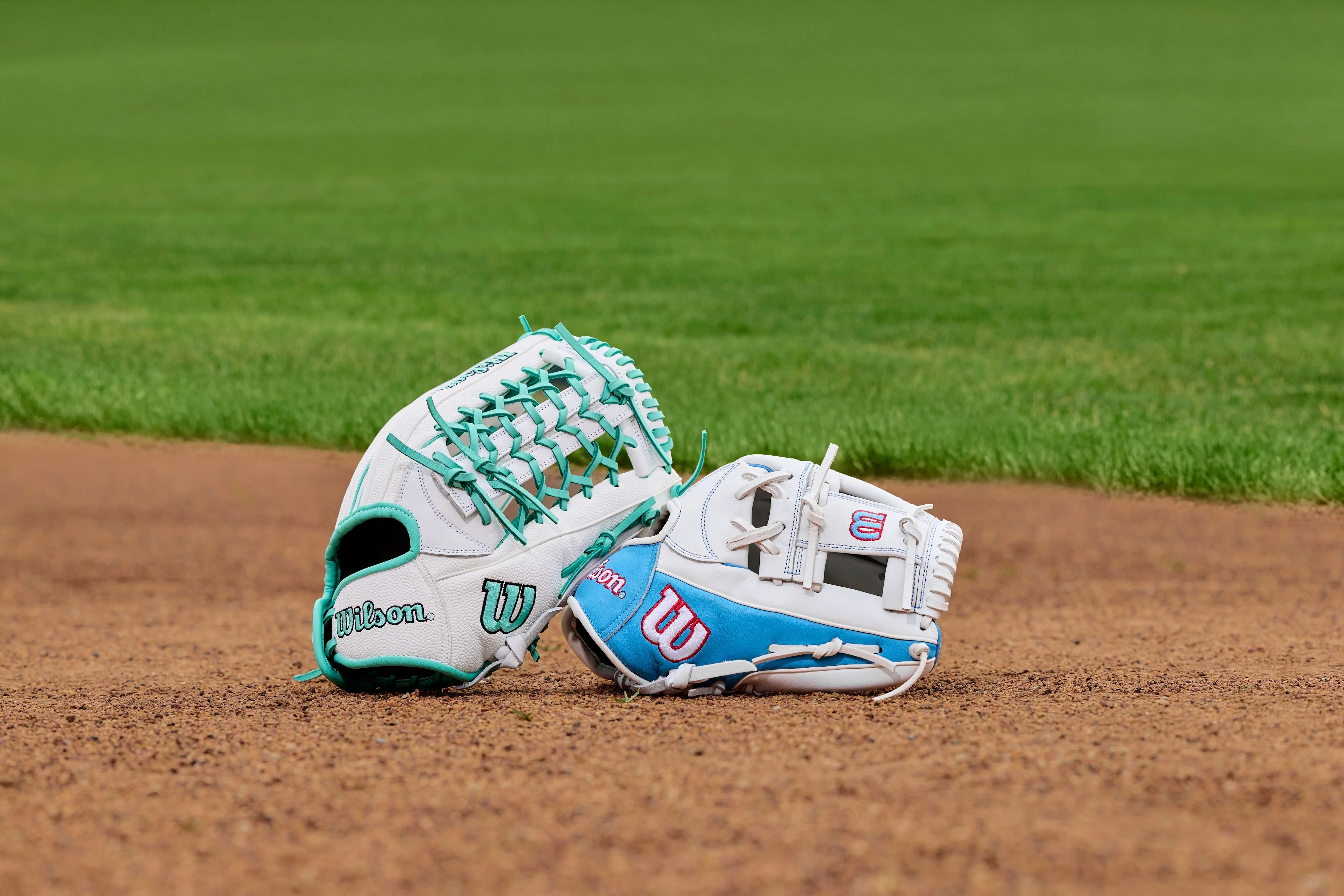 Wilson A1000 T125 Model 12.5" Fastpitch Outfield Glove with SuperSkin - Image 7