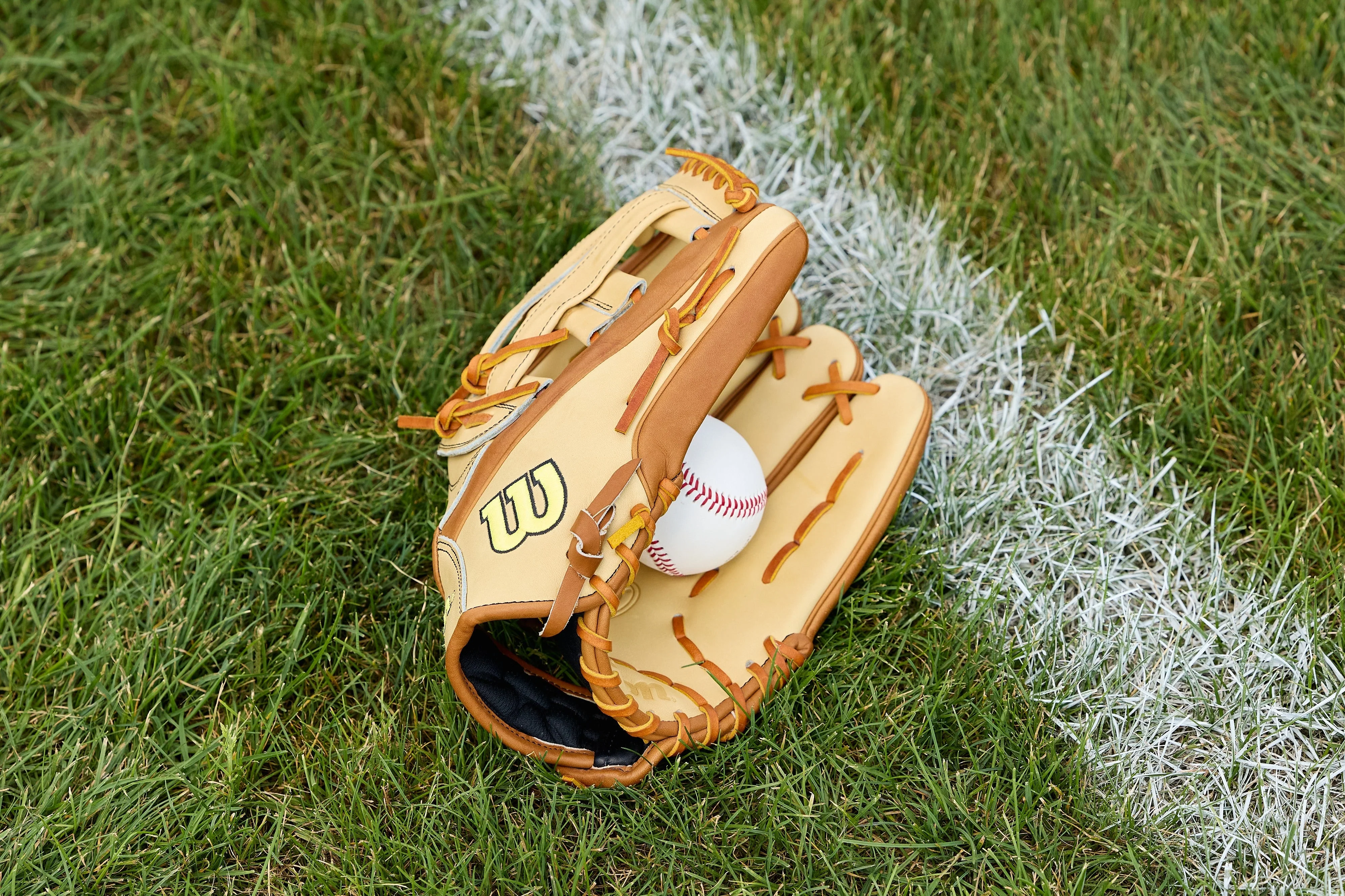 Wilson A2000 Classic 1777 Tan Model 12.75" Baseball Outfield Glove - Image 4