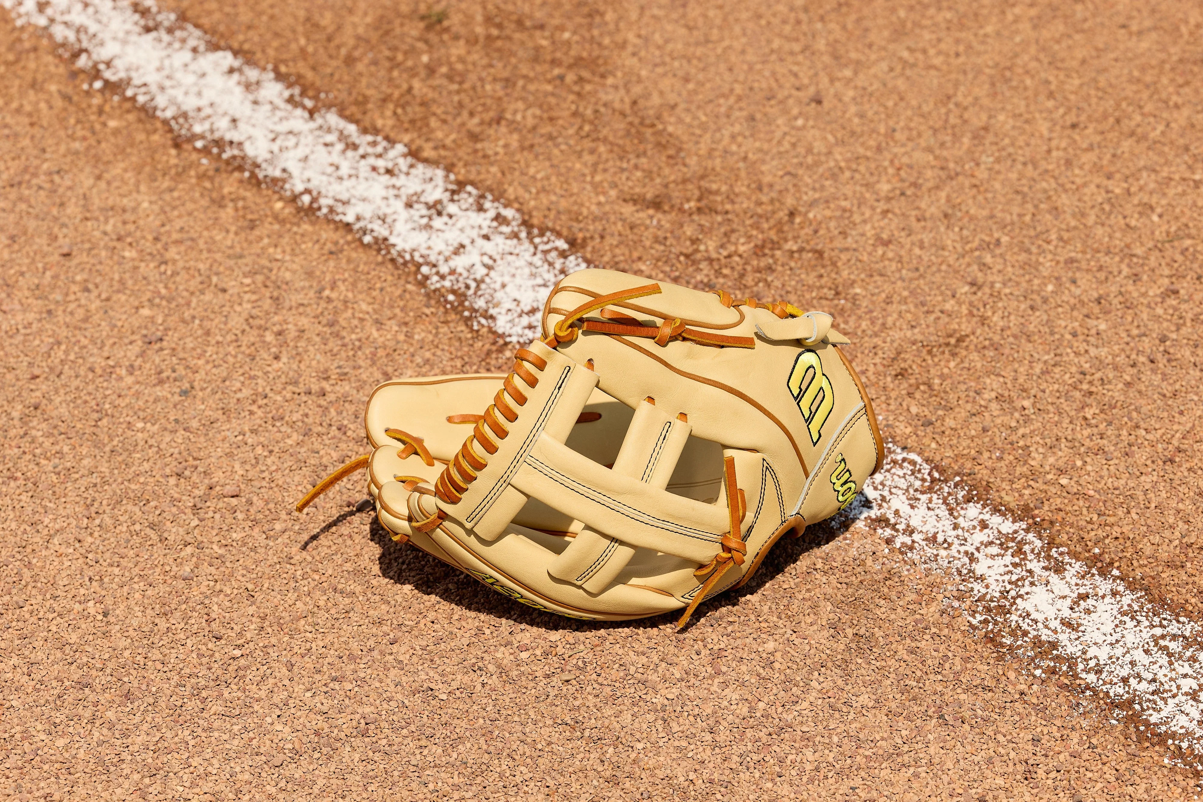 Wilson A2000 Classic EL3 Blonde Model 11.75" Baseball Infield Glove - Image 10