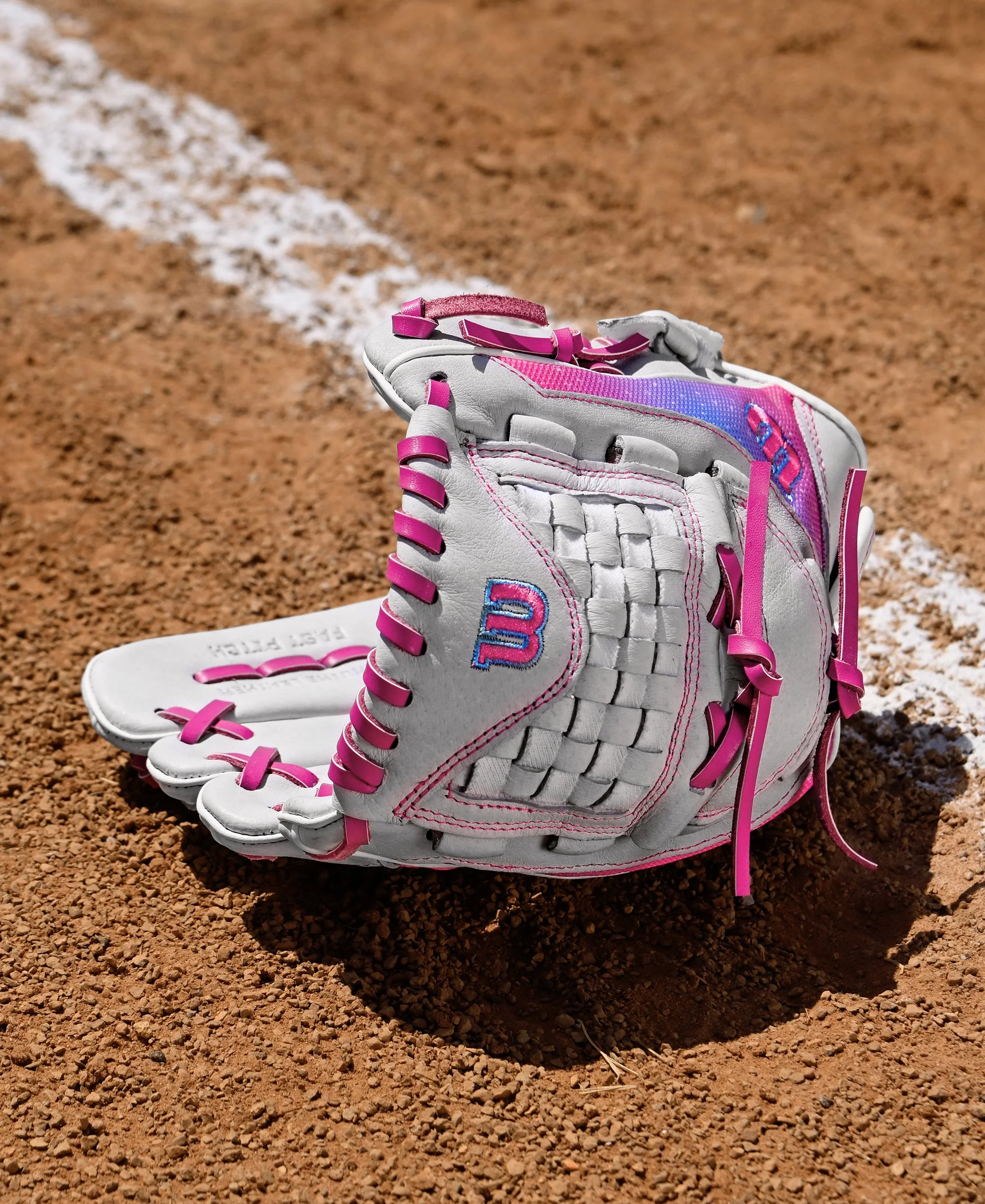 Wilson Flash 11.5" Fastpitch Glove - Image 5