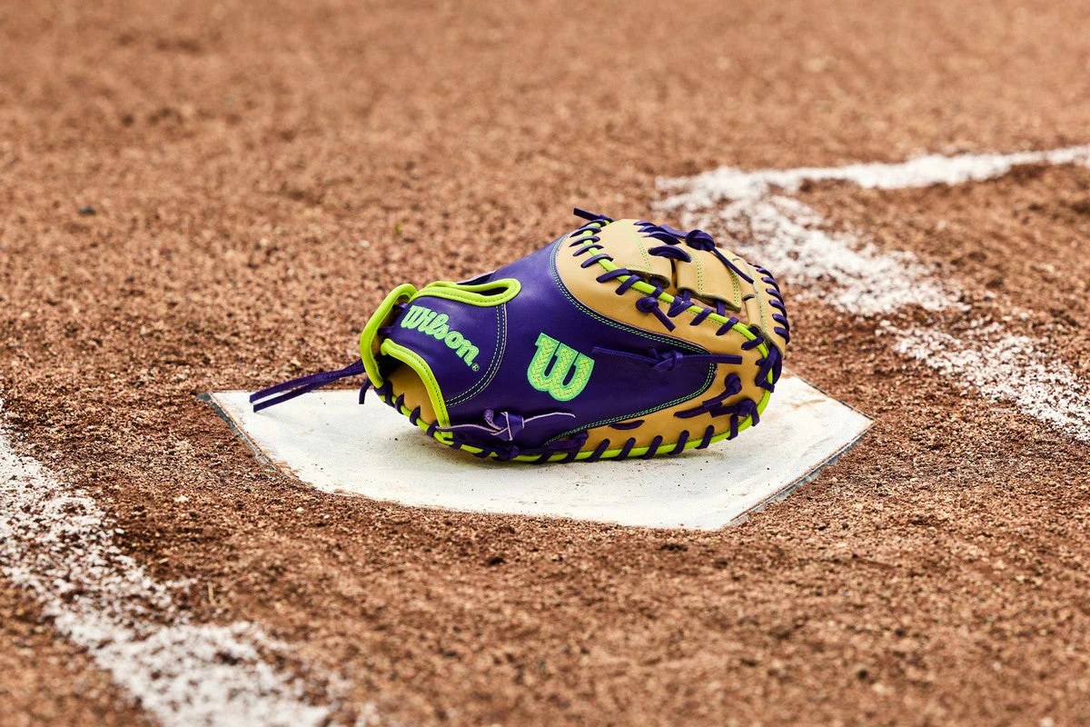 Wilson Spring 2026 A2000 FPCM23 Model 34" Fastpitch Catcher's Mitt - Image 4