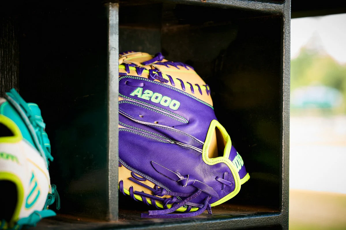 Wilson Spring 2026 A2000 FPCM23 Model 34" Fastpitch Catcher's Mitt - Image 8