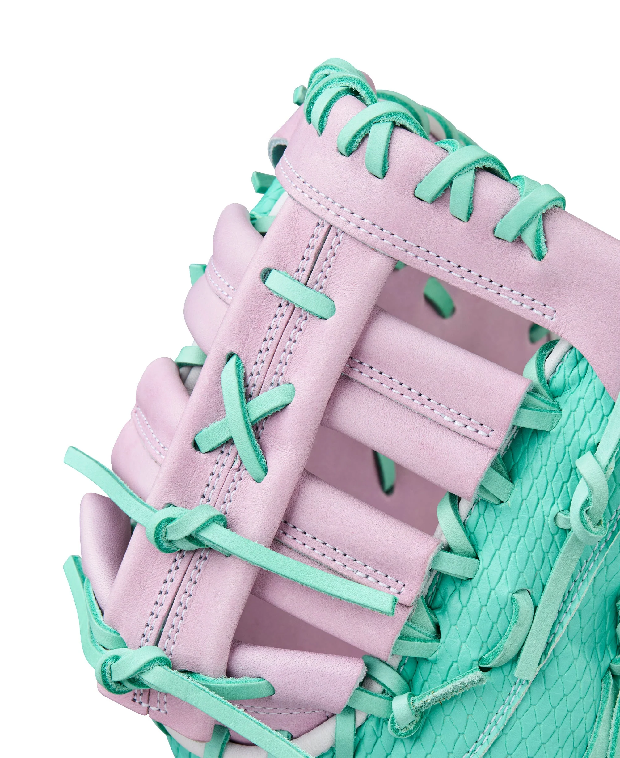 Wilson Winter 2025 A2000 FP1B SuperSkin Model 12.5" 1st Base Fastpitch Mitt - Image 7